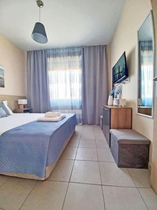 Lovely Ap In The Center Of Kato Paphos Exterior photo